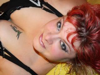bustyAnnika - Gruppensex, Natursekt, Exhibitionismus, Devot, Anal-Sex