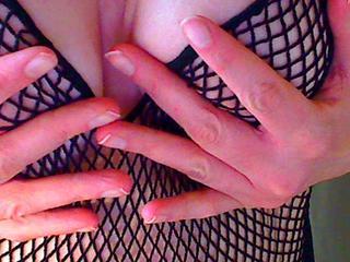 a little bit more - Oralsex, Exhibitionismus, Voyeurismus, Rollenspiele, Tattoos